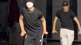 Thôi nào, thôi nào! Vũ đạo "Whisper" của vata! Hãy bắt chuyến tàu cuối cùng! Tôi không thể nhảy vì q