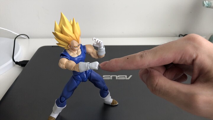 [Animasi Stop Motion] Pembangkit tenaga listrik kosmik dapat menantang Vegeta dengan satu jari? !