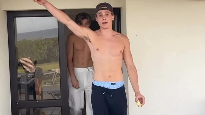 Boys who don't know how to dress, take a look