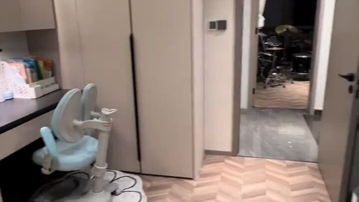 Rumah modern mewah ringan 128㎡ dengan satu sudut kamera panjang: tiga kamar tidur, tiga kamar mandi,