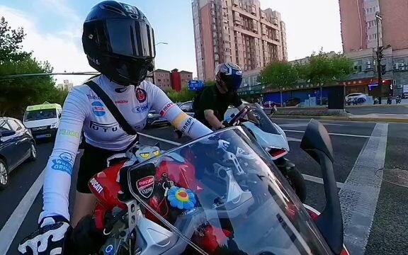 رهاب الاجتماعيات = جعل المجتمع يخاف #دوكاتي #راكبة_دراجة_نسائية #فتاة_على_الدراجة_النارية