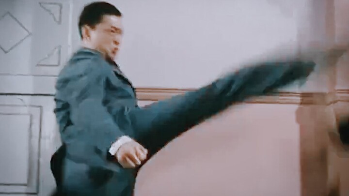 Jika sutradara tidak menelepon untuk berhenti, para protagonis akan dipukuli sampai mati olehnya!