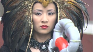 好离谱 ！导演是怎么想到给美女设计这么丑的发型的 ！