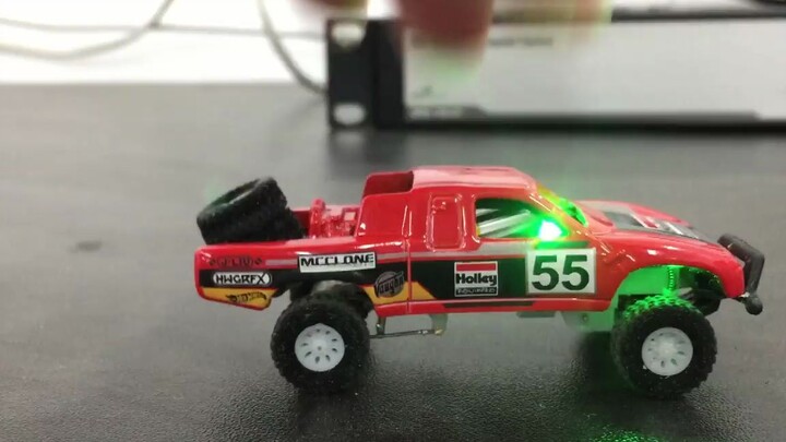 Hot Wheels Baja Toyota รถออฟโรดดัดแปลงแบบคงที่เสร็จสมบูรณ์ ผ่านการทดสอบภาคพื้นดิน