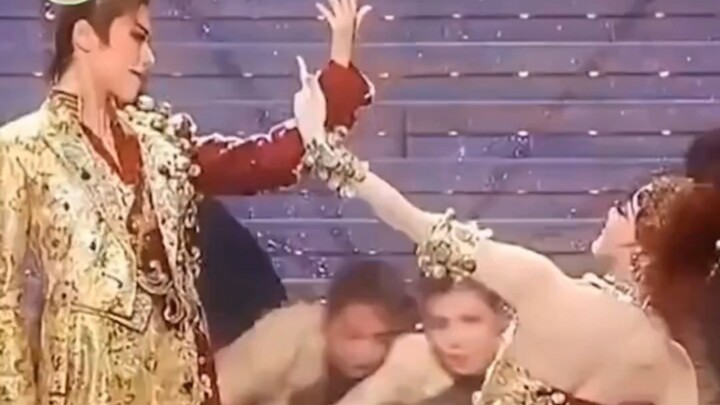 I only realized belatedly just how authoritative the Takarazuka Revue is #TakarazukaRevue #Opera #Ar