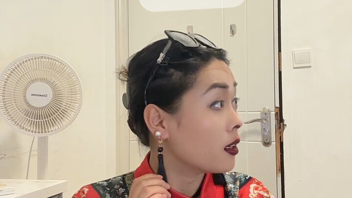 Lại ai đến nữa?