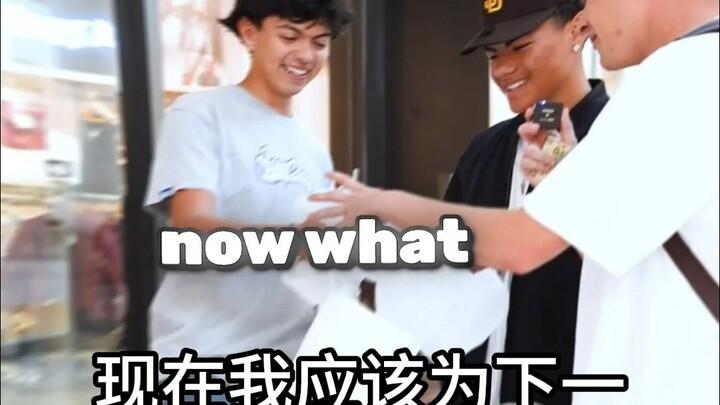 Kamu mau mengisi apa di dalamnya, lalu berikan ke orang selanjutnya?