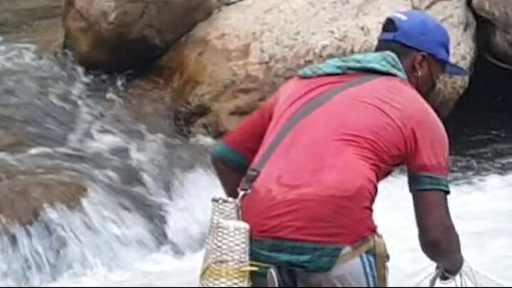 cast net fishing in Nepal | himalayan trout fishing with handmade cast net |
