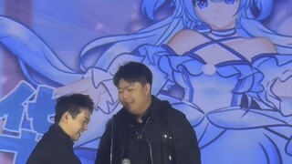 The organizer and the swinging Yang were directly ignited at the comic exhibition, and the applause 