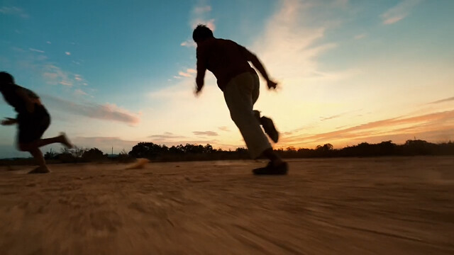 Phiên bản bóng đá của kỹ năng quay phim tại xưởng nhỏ