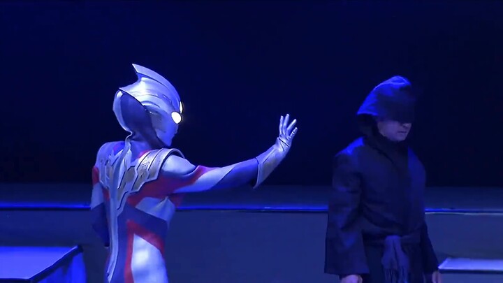 Ultra-ancient Ultraman came to Huangquan and fought with himself in parallel time and space!