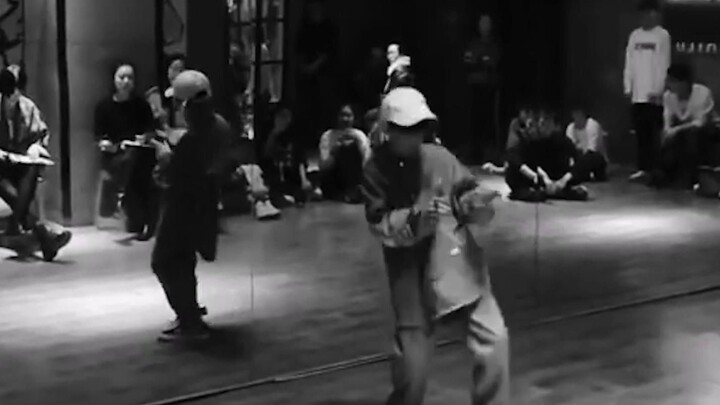 Zhang Zeyu's dancing ability is absolutely underestimated