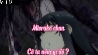 Mieruko Chan 7 Cô ta ném gì đó ?