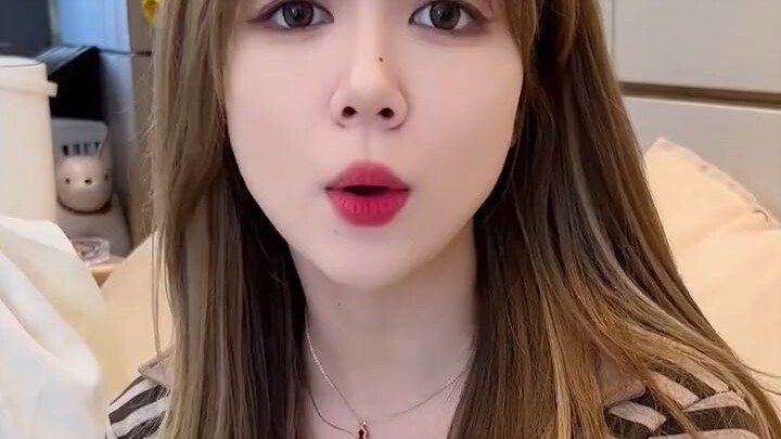 Cô ấy còn phải mua