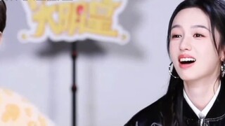 Lin Yi terkejut ketika mendengar Zhou Ye gagal dalam kelas musik vokal di perguruan tinggi. Lin Yi b