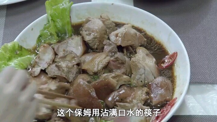 จ้างพี่เลี้ยงเดือนละห้าพัน ใครจะไปคิดว่าแท้จริงแล้วเป็นคนขี้เกียจกินเก่ง นายจ้างเลยสอนบทเรียนให้เขา!