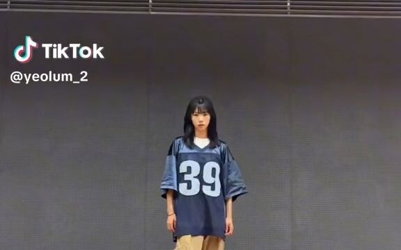 230901 宇宙少女李夏天TikTok舞蹈挑战 SMOKE challenge