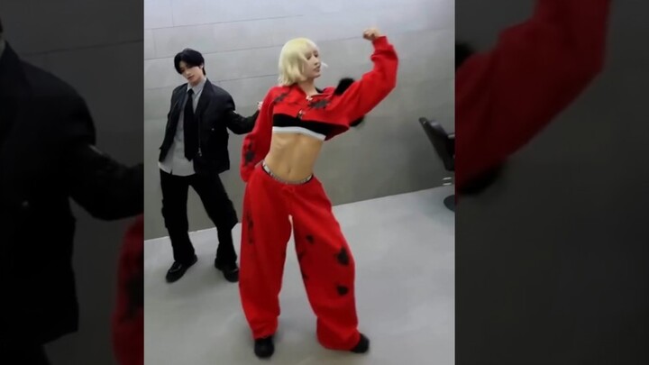 Momo: Nếu được sinh ra lần nữa, mình muốn trở thành thành viên một nhóm nhạc nam!