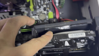 Guys, I bought this computer three years ago for 3200—how much should I sell it for now? ^_^