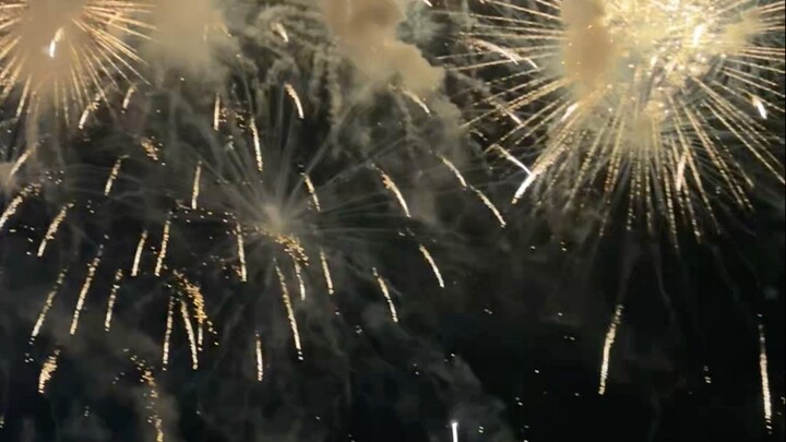 This is the first time I've seen such a big fireworks show.