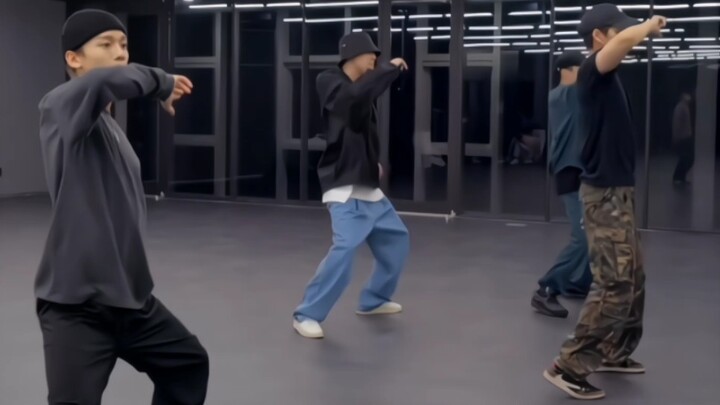 【Phòng tập EXO】Xin lỗi chị dâu, là vì anh Jongdae quá quyến rũ rồi