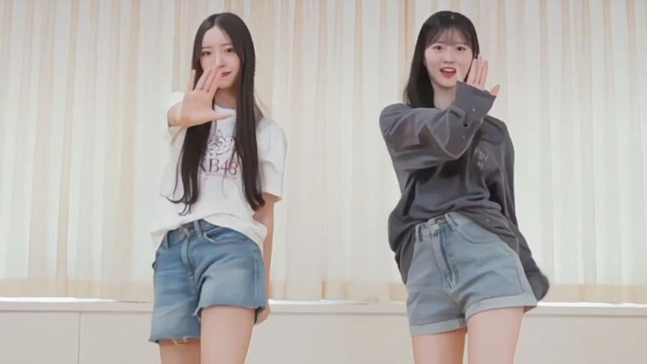 Youyou: Want to dance to a K-pop song? Then you’ve come to the right people 😉✨️~ Youyou & Azizi cove