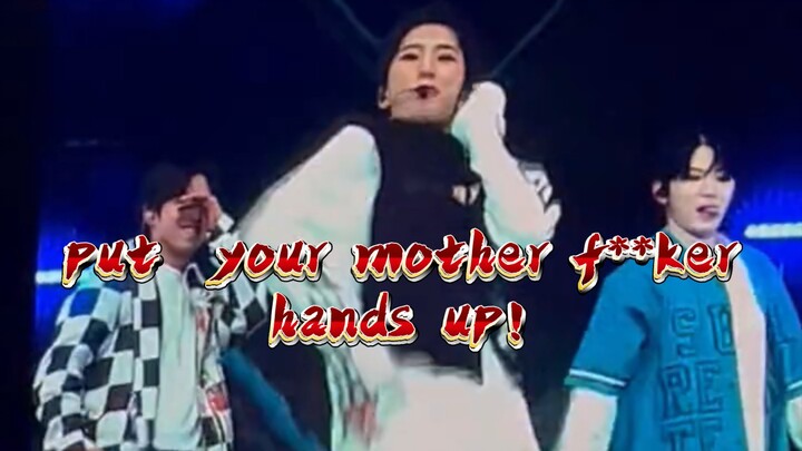 Kamu anak muda, begitu sampai di Amerika langsung harus angkat tanganmu, ya?