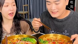 #螺蛳粉 彬彬还想给我来个连环计，看我怎么治他……#这一碗真过瘾#好吃到爆#嗦粉星人