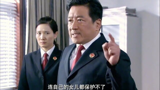 女孩考上大学被拒发通知书 检察官父亲得知后果断霸气回击