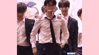 Video lắc mông của Cha Eunwoo! Chết tiệt!