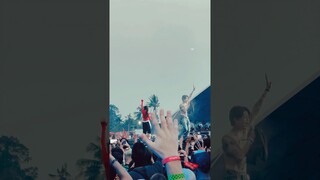 Rolling Loud Thailand … รักเหมือนกันนะเว้ย! #รักนะเว้ย #MILLI #NAMEMT #RollingLoudThailand #YUPP