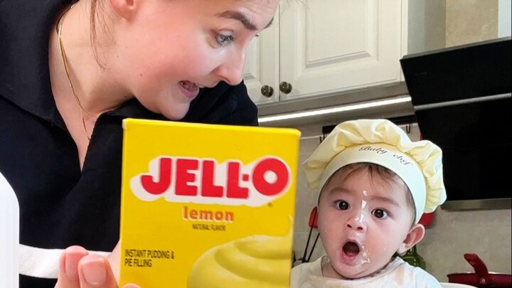 Little Goose helps mom make American lemon pudding pie