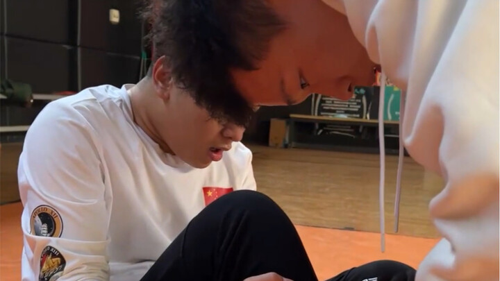 Semoga semua saudara di dunia yang mencintai basket terhindar dari cedera.