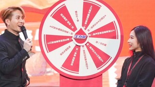 王嘉尔主动伸手抱我了，好开心