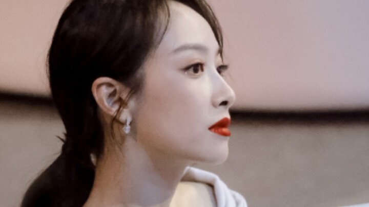 On the Starlight Awards, Song Qian seemed to be telling her own story all by herself.