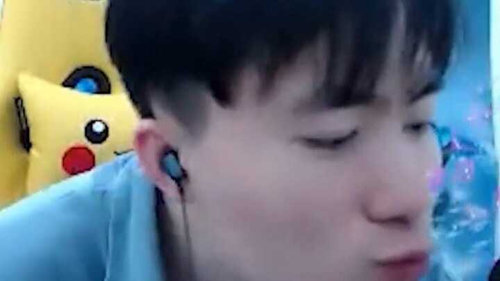 Guixia? Wu Sha? Momen ciuman tanpa rambut!