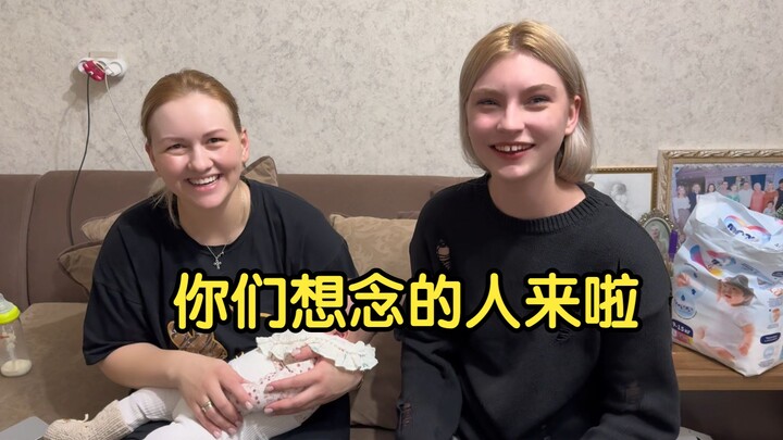 عادت ابنة عم ساشا! الأسرة الأجنبية تحتفل باليوم الخامس من السنة القمرية الجديدة وتعبّر عن التحية لرب