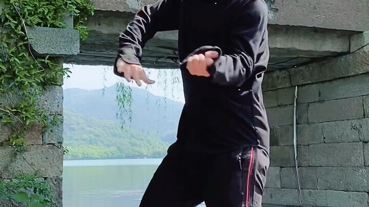 Perahu tidak stabil, mudah untuk melatih pusat gravitasi (pengajaran tentang kekuatan pusat gravitas