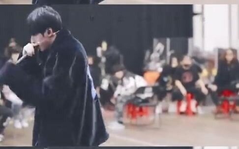 เหออวี่หลินฟังประสบการณ์ของเยียนฮ่าวเซียงแล้วถึงกับร้องไห้จนมือสั่น เขาเป็นห่วงคุณยิ่งกว่าคุณเสียอีก