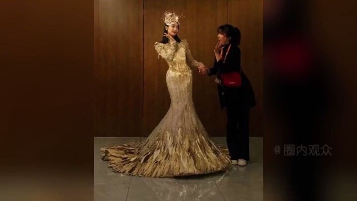 وو تشي، يشاع على الإنترنت أن هذه هي رداء إلهة جين يينغ لهذا العام، بدأت أرتجف خوفًا من النجمات!