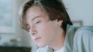 [Edward Furlong | Dari dekat] Cahaya menyinari wajahnya