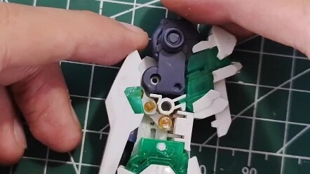 Upaya modifikasi peningkatan gerak kaki HG Unicorn Gundam