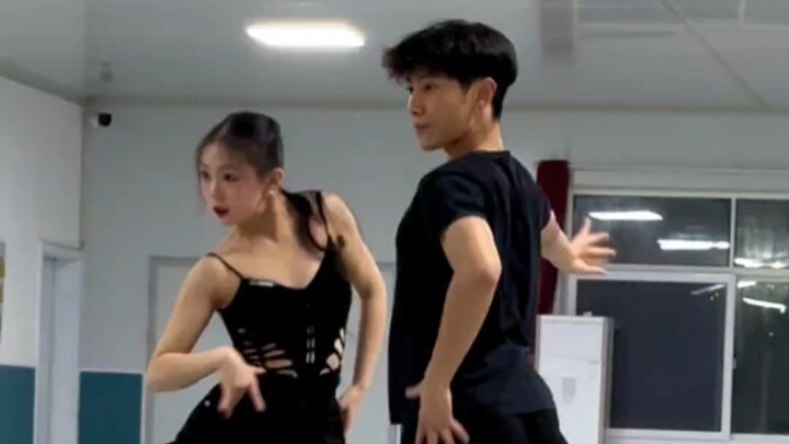 Tất cả là về việc trở nên đẹp trai, đã đến lúc học sinh luyện tập điệu nhảy tiêu chuẩn quốc gia #Trư