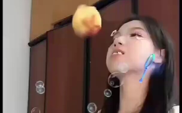 Gadis yang sangat suka makan