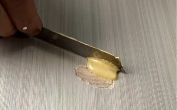 Perbaikan Goresan pada Kayu Teknologi