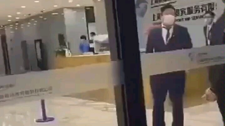 كل هذا بسببكم، عندما سمعت "كون كون"، ظننت أن أحدهم يسبّني