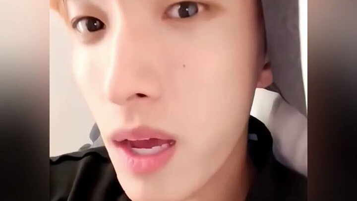 Người này không nghe lời nhưng sẵn sàng nghe lời khuyên.