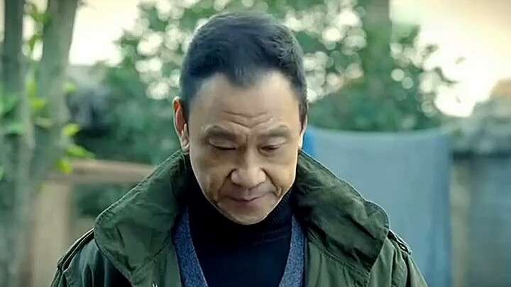 An eighth-level fitter applies for a job and is doubted by the boss—after the fitter leaves, all the