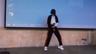 Wearing the simplest clothes and performing the most awesome dance in the simplest place, a superb i