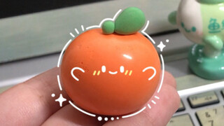 Anyone with hands can pinch the sugar orange